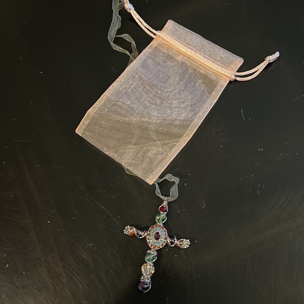 Fabulous multicolored stone and wire cross. - Picture 7 of 7